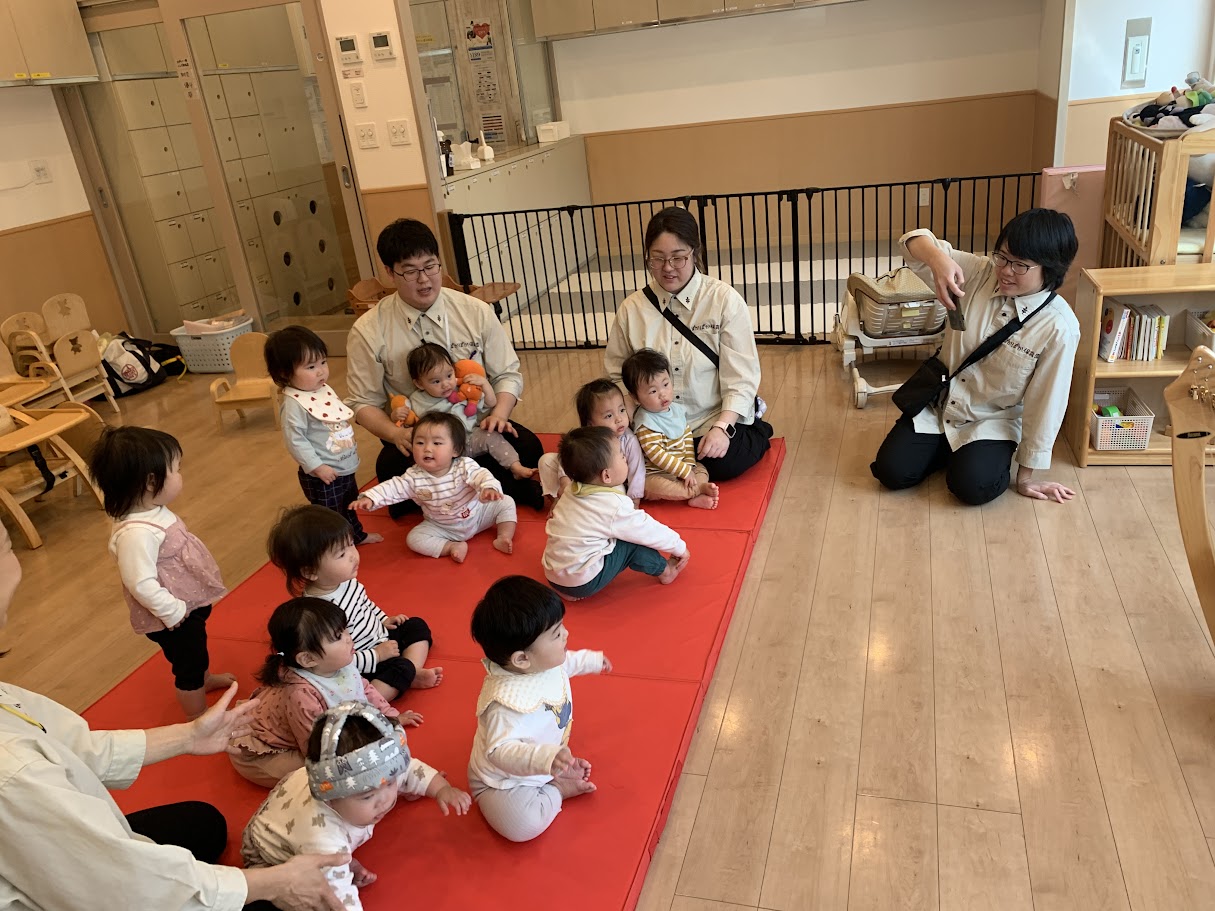 【音楽あそび】あいさつしよう！(高倉園)