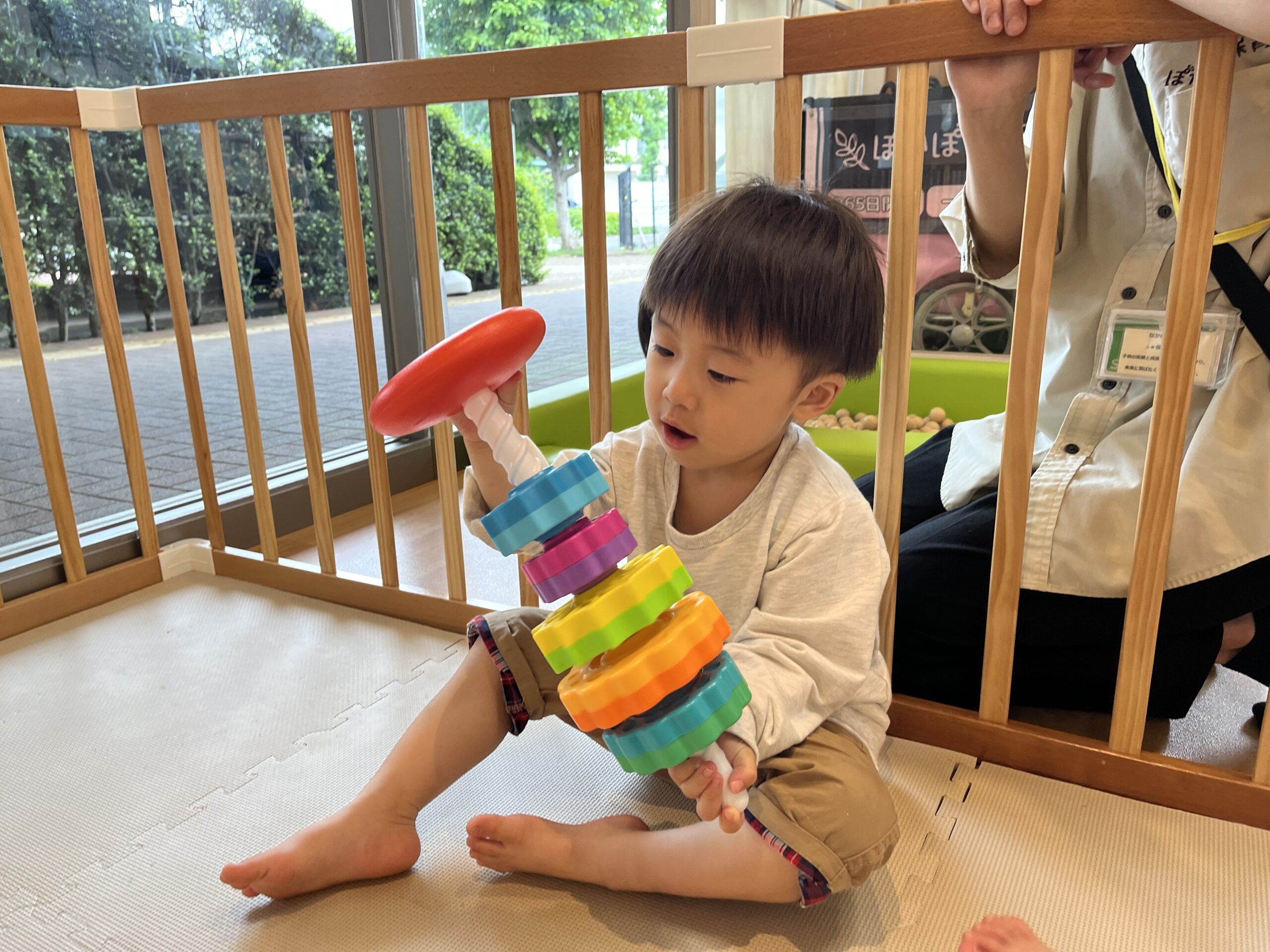 くもり空のシャボン玉あそび　ぽかぽか保育園多摩平園