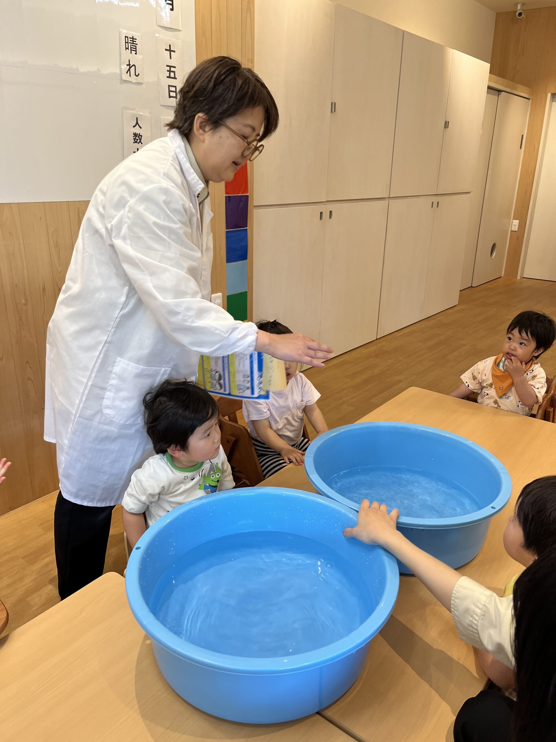 今日も元気いっぱい！公園で発見した“水のふしぎ　ぽかぽか保育園多摩平園