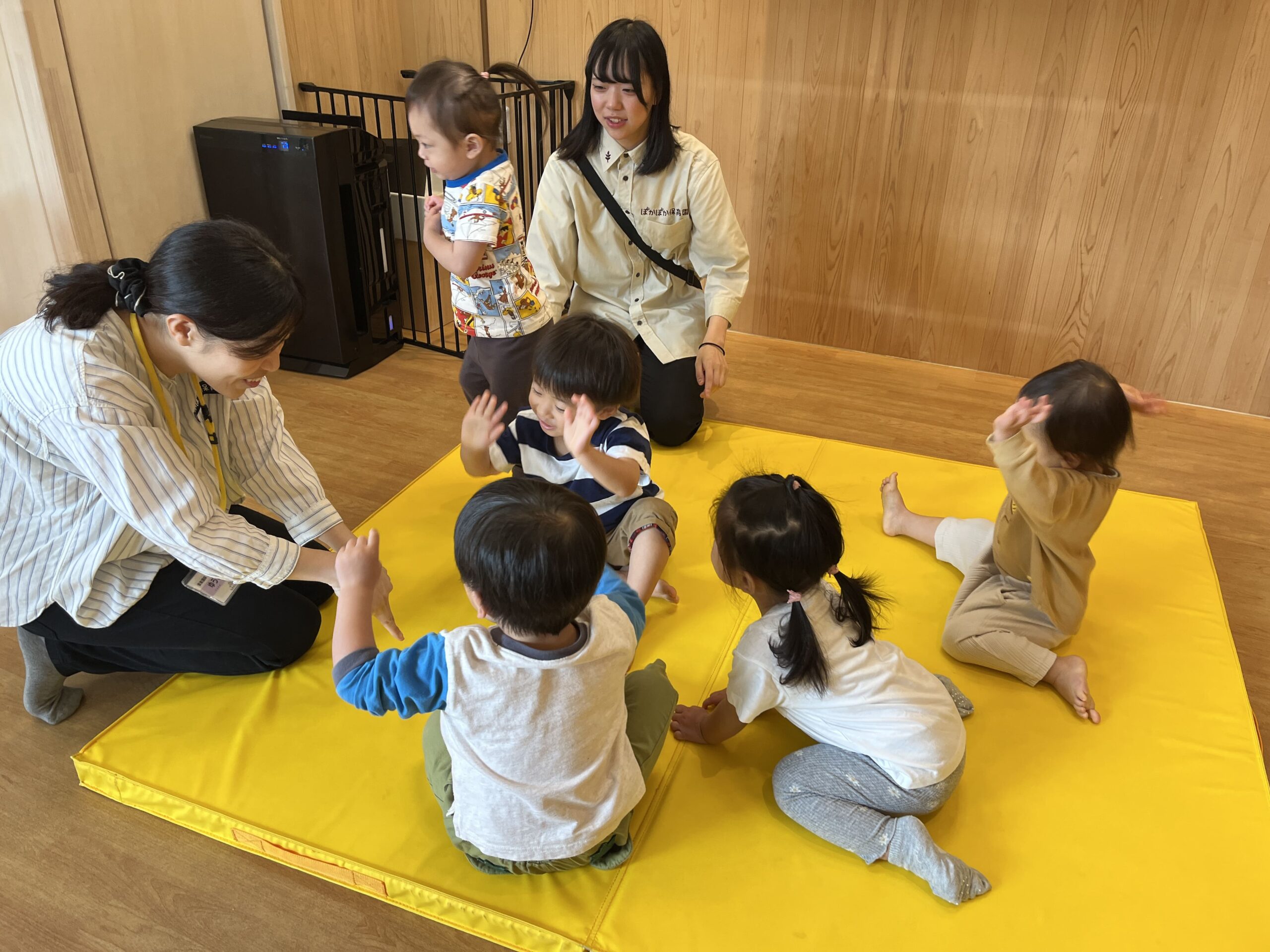 音楽に揺れて、公園で羽ばたく――０～２歳児の感性が育つ一日　ぽかぽか保育園多摩平園