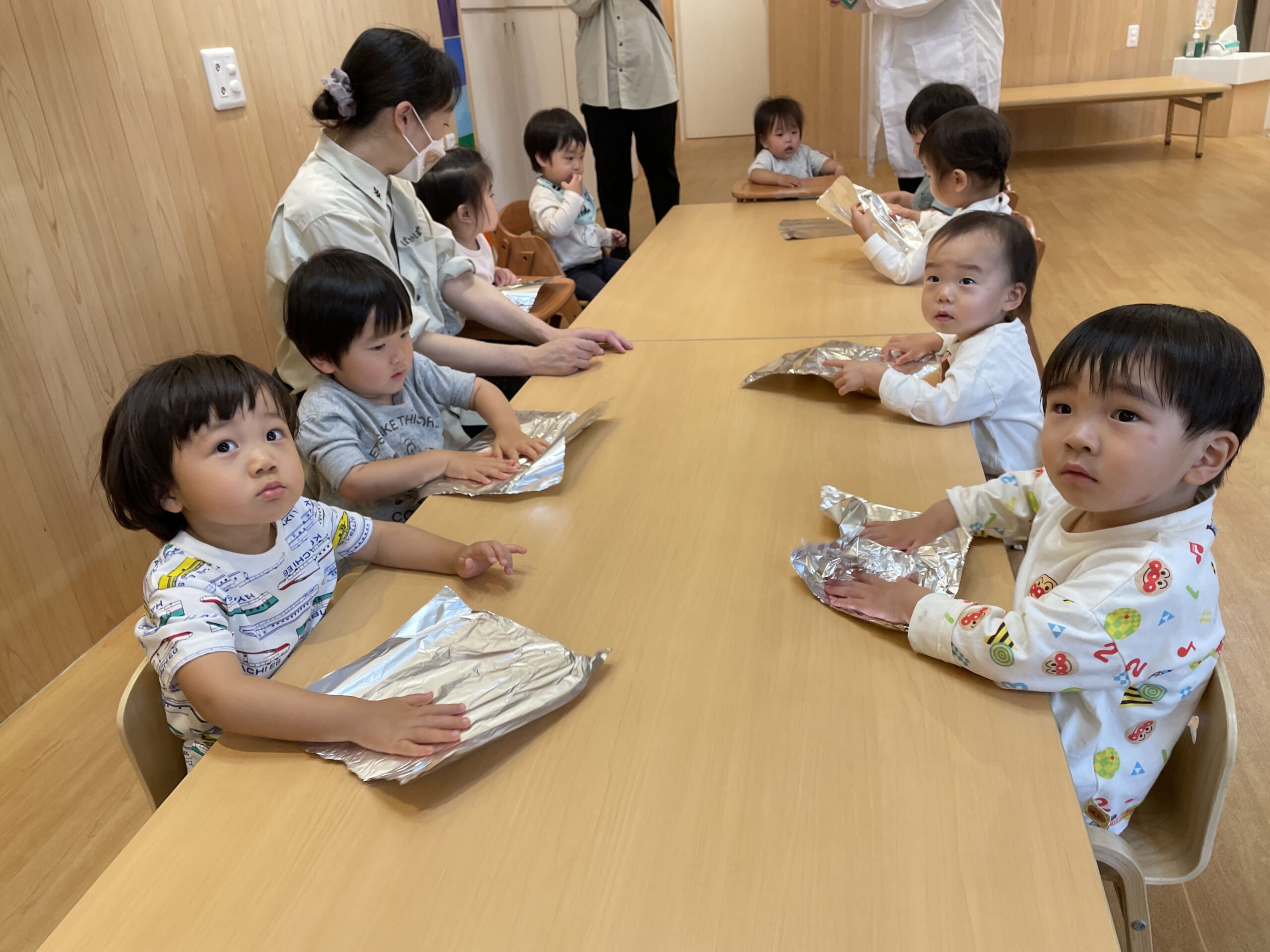 アルミホイルって不思議！　ぽかぽか保育園多摩平園