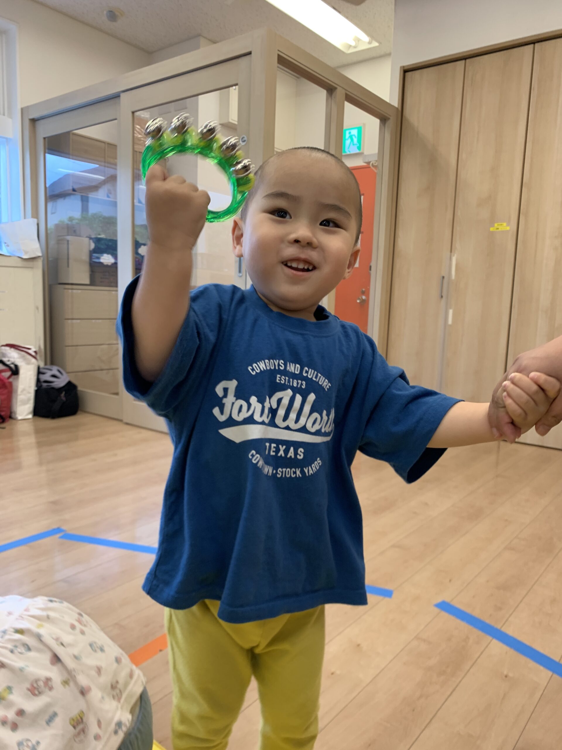 ♪音楽とテラスでにっこり笑顔♡ 蟻もダンゴムシもお友達♪ ぽかぽか保育園