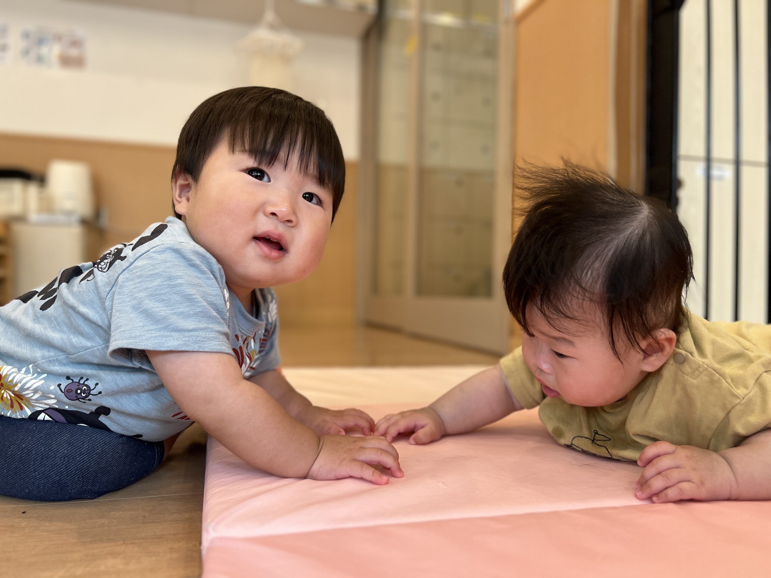 【6月13日】梅雨の気配にワクワク♪テラスや公園で季節を感じた1日 ぽかぽか保育園高倉園
