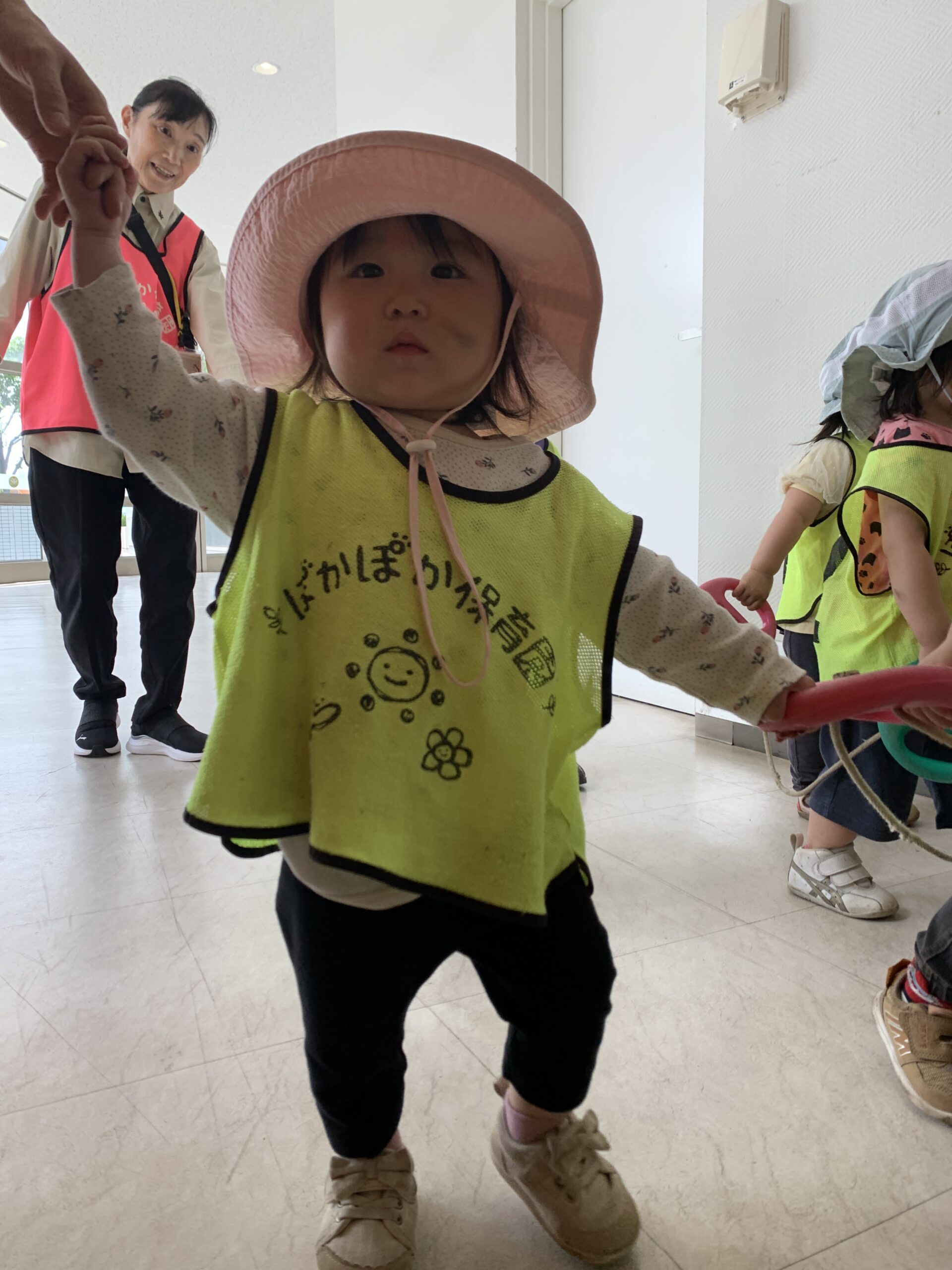 小さな手でそっと植えたよ！公園＆畑で笑顔の発見☆ぽかぽか保育園