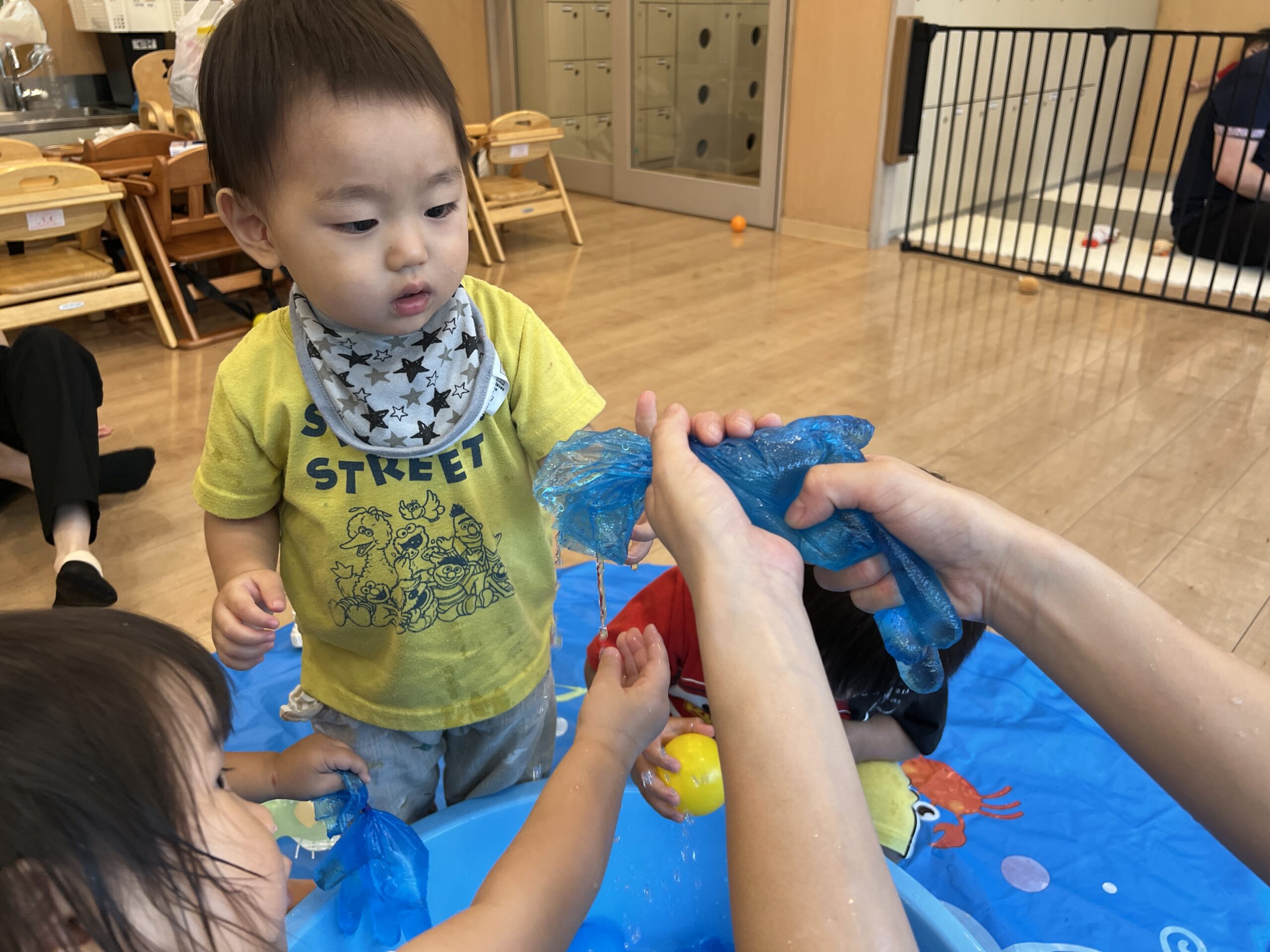 暑さもへっちゃら！お部屋で楽しい笑顔があふれた一日☆　ぽかぽか保育園