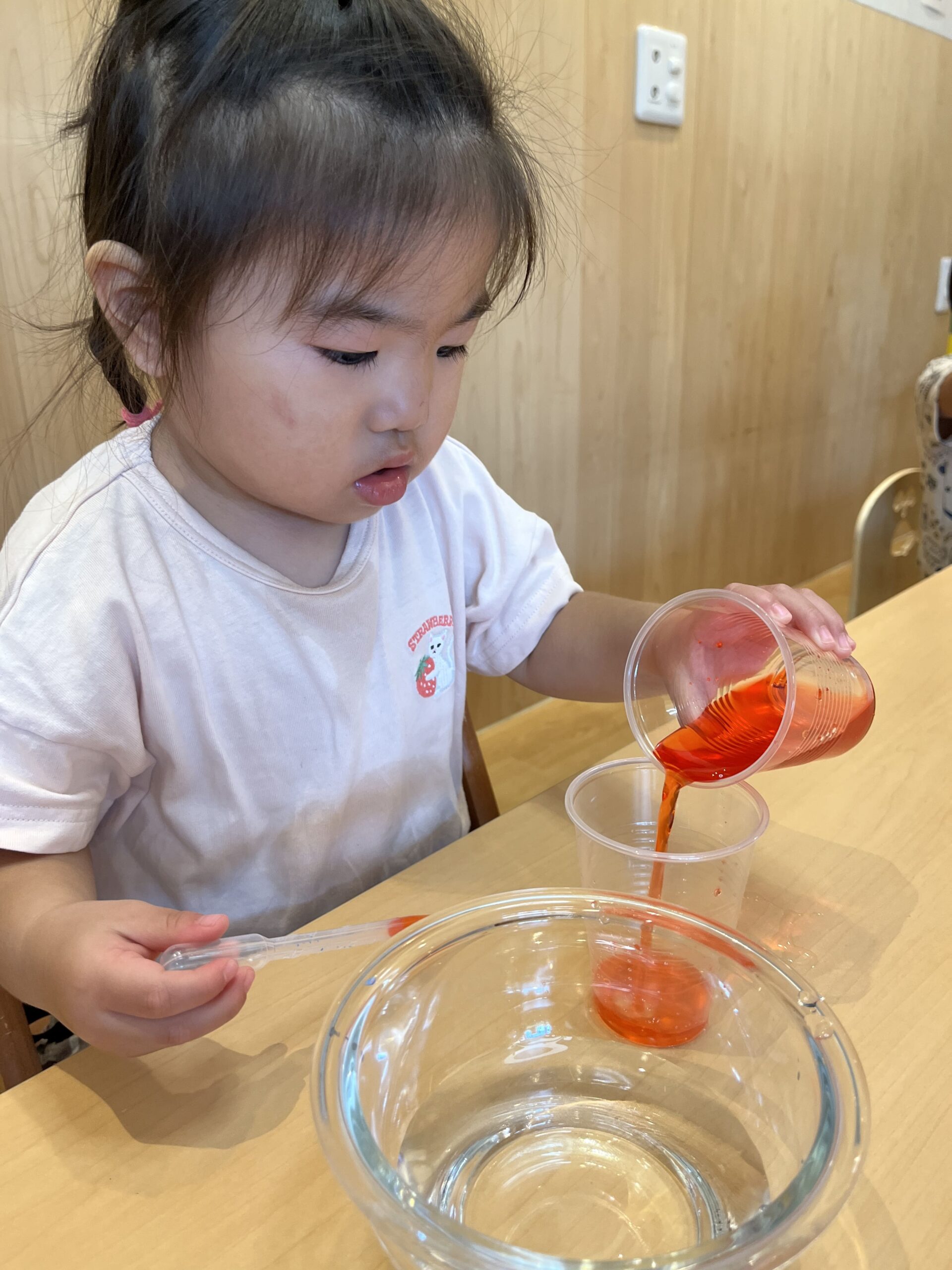 水の不思議を感じよう！　　ぽかぽか保育園多摩平園