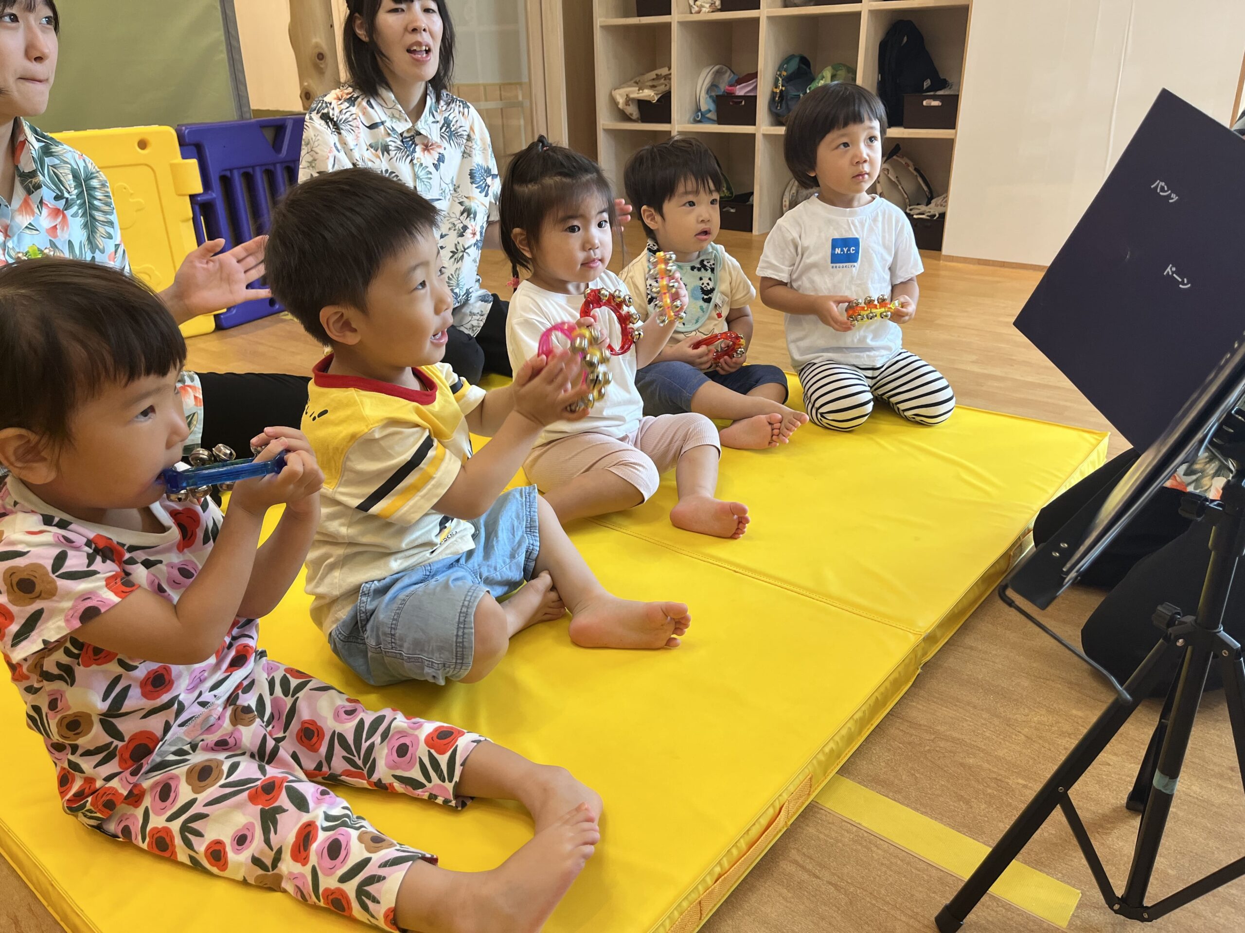 久しぶりのお散歩で大発見！　　ぽかぽか保育園多摩平園