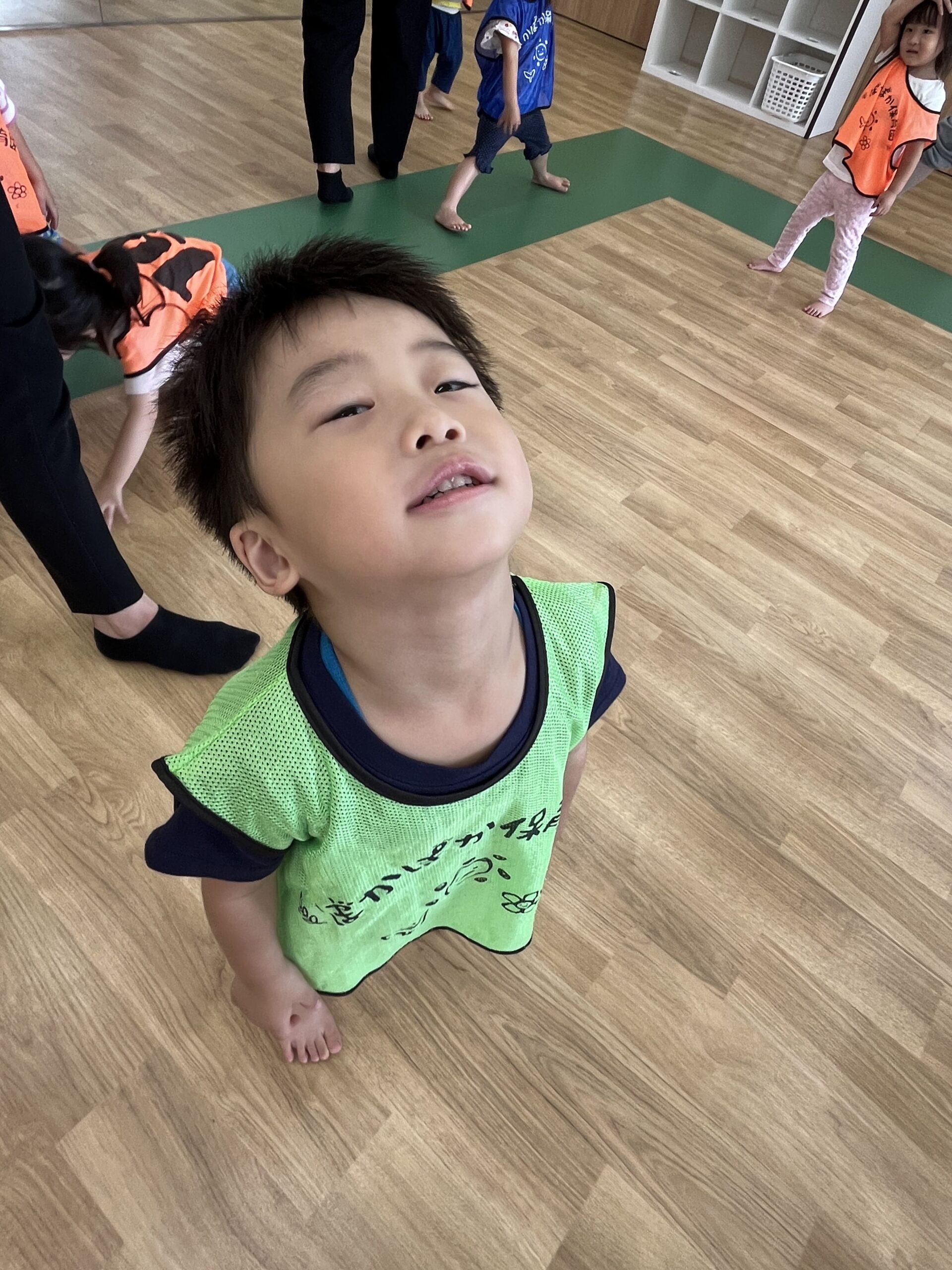 2歳ダンス教室で大きな成長！室内遊びでチャレンジタイム｜育児・習い事・日野市保育園 ぽかぽか保育園多摩平園