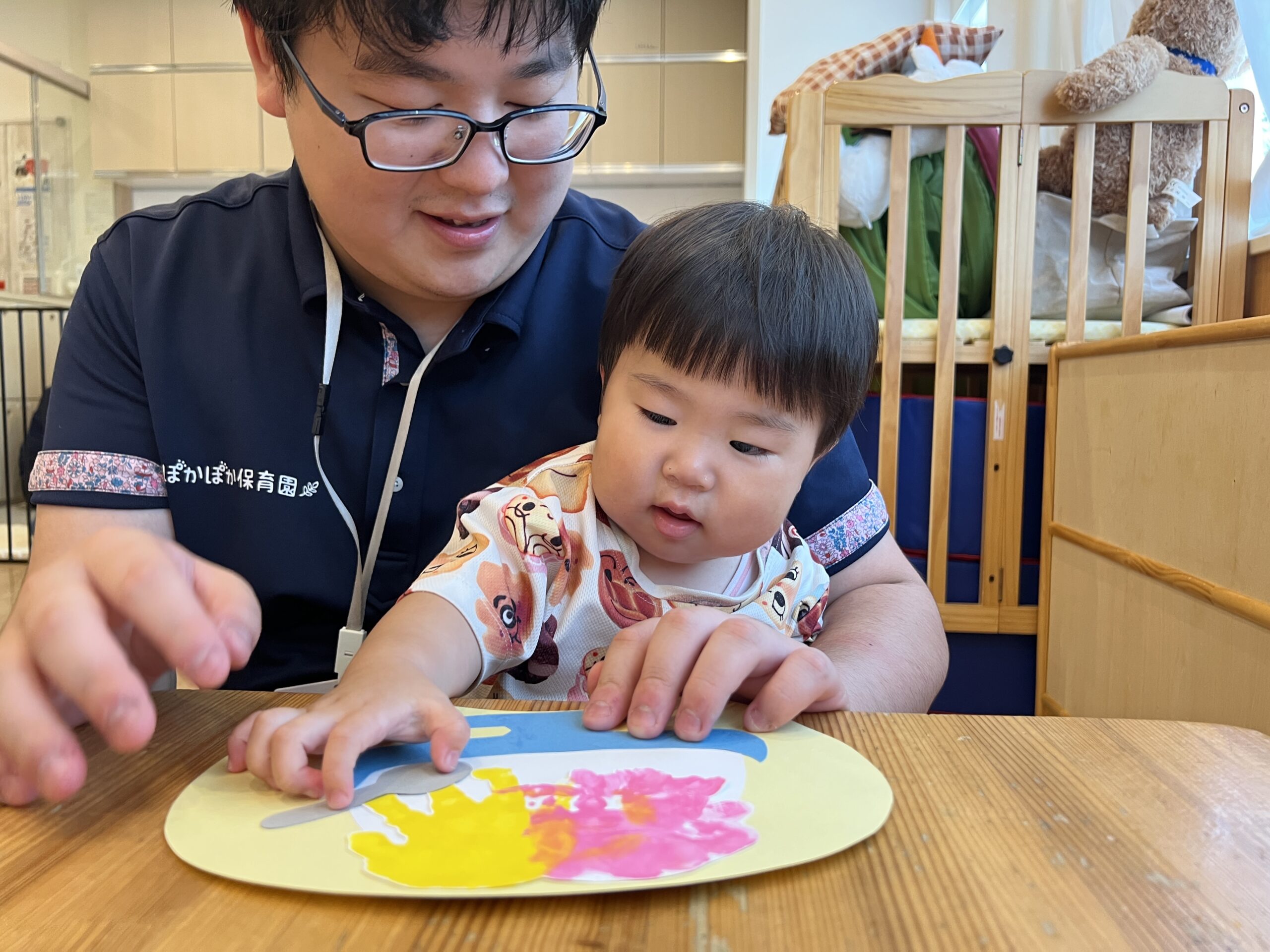 8月の制作　世界にひとつ自分だけのうちわ作り！　ぽかぽか保育園