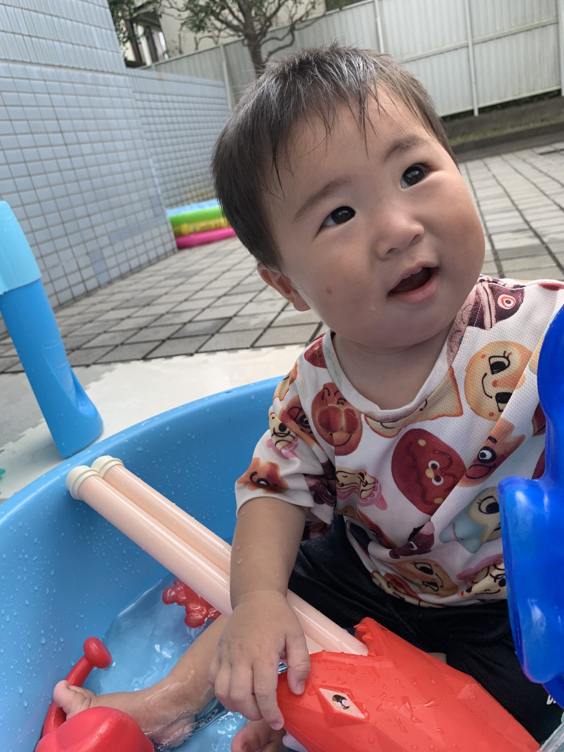 水と室内で「楽しい」一日！「笑顔」と「友達」と育むぽかぽか保育園