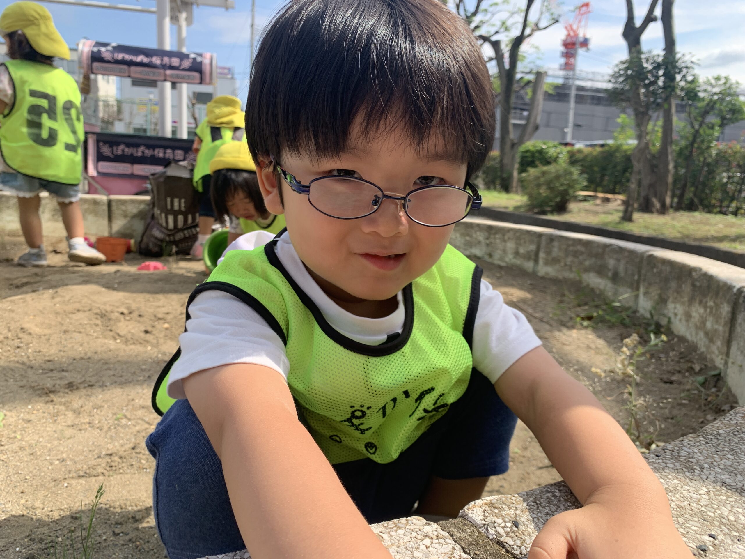 公園探検！笑顔と発見の一日　ぽかぽか保育園