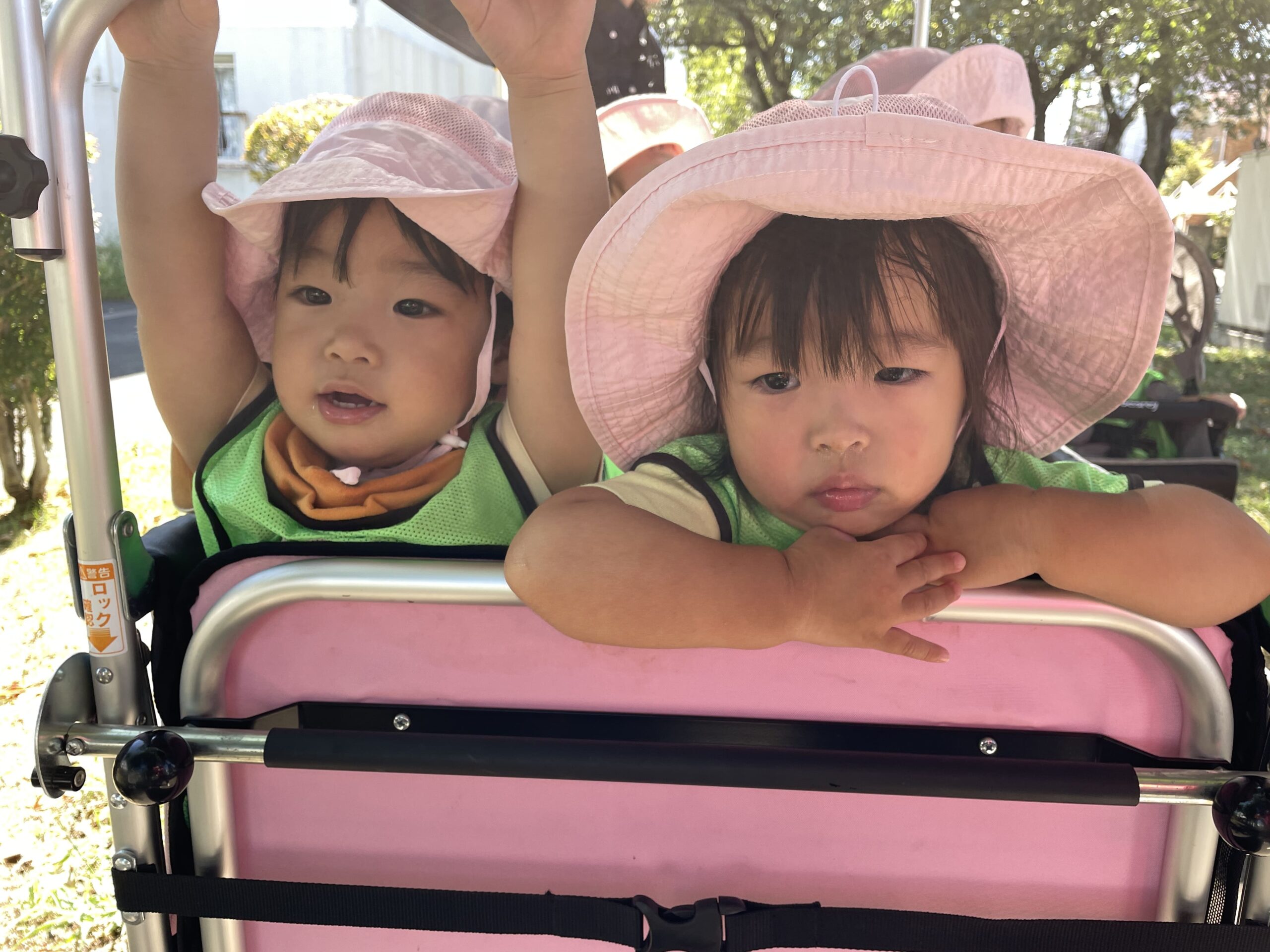 そよ風と畑探検♪夏のお散歩＆ダンスタイム　ぽかぽか保育園多摩平