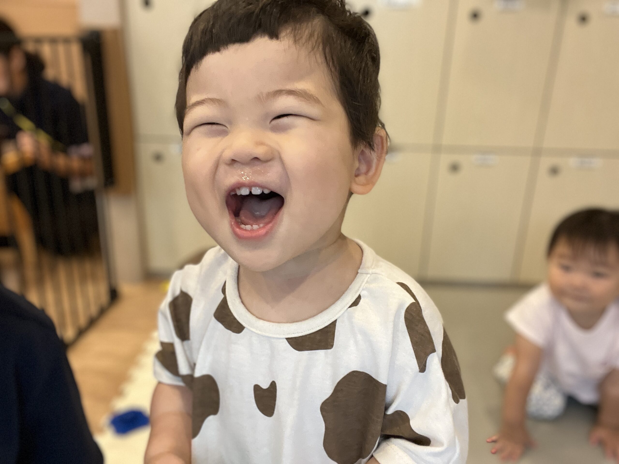 音楽とアート！室内で「笑顔」あふれる一日　ぽかぽか保育園