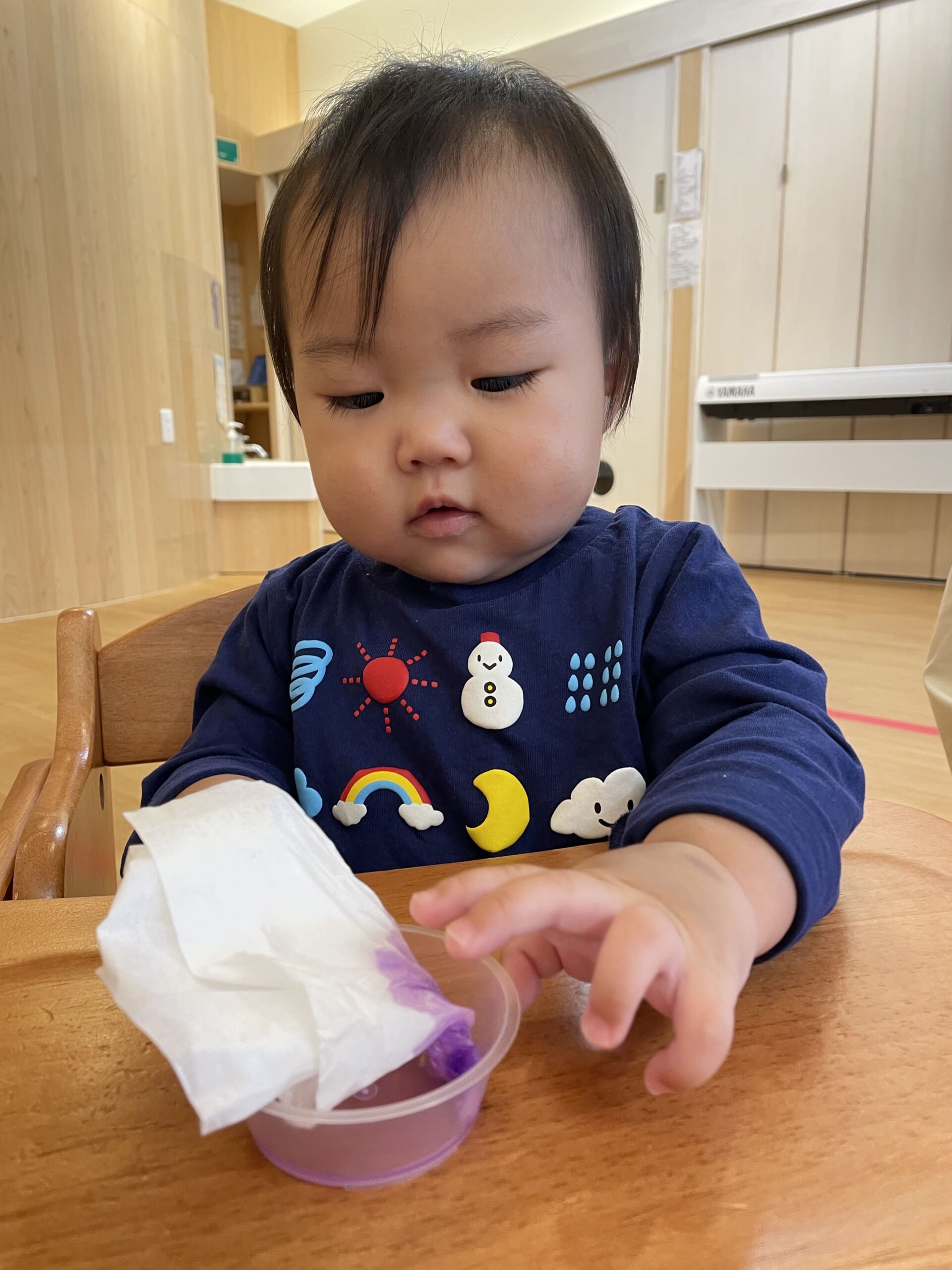 晴れの空でサイエンス+と公園探検!色のふしぎと自然にワクワク|八王子市保育園 ぽかぽか保育園多摩平園