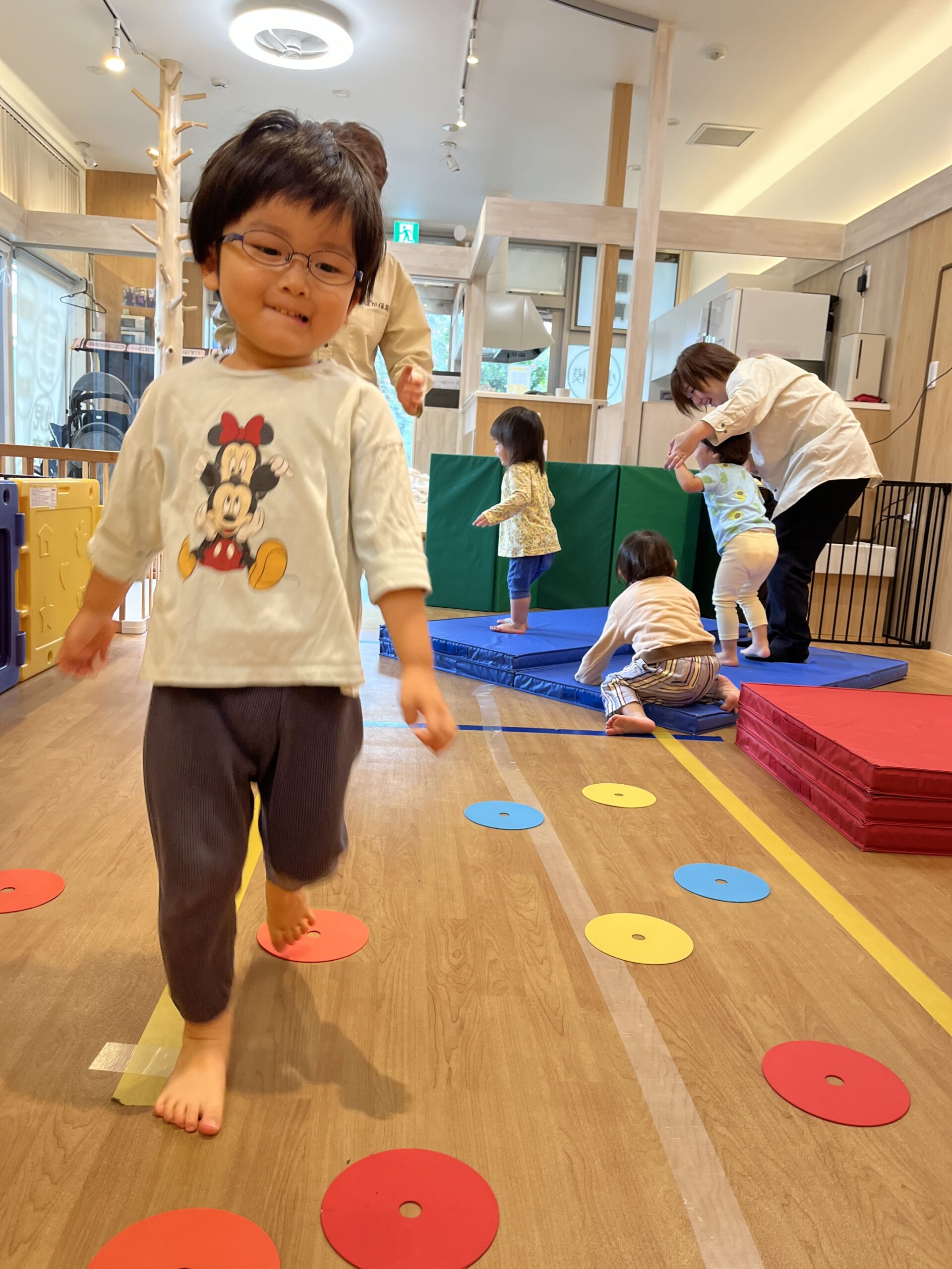 保育室で安田式体育遊びとサイエンス＋味噌実験｜八王子市保育園 ぽかぽか保育園多摩平園