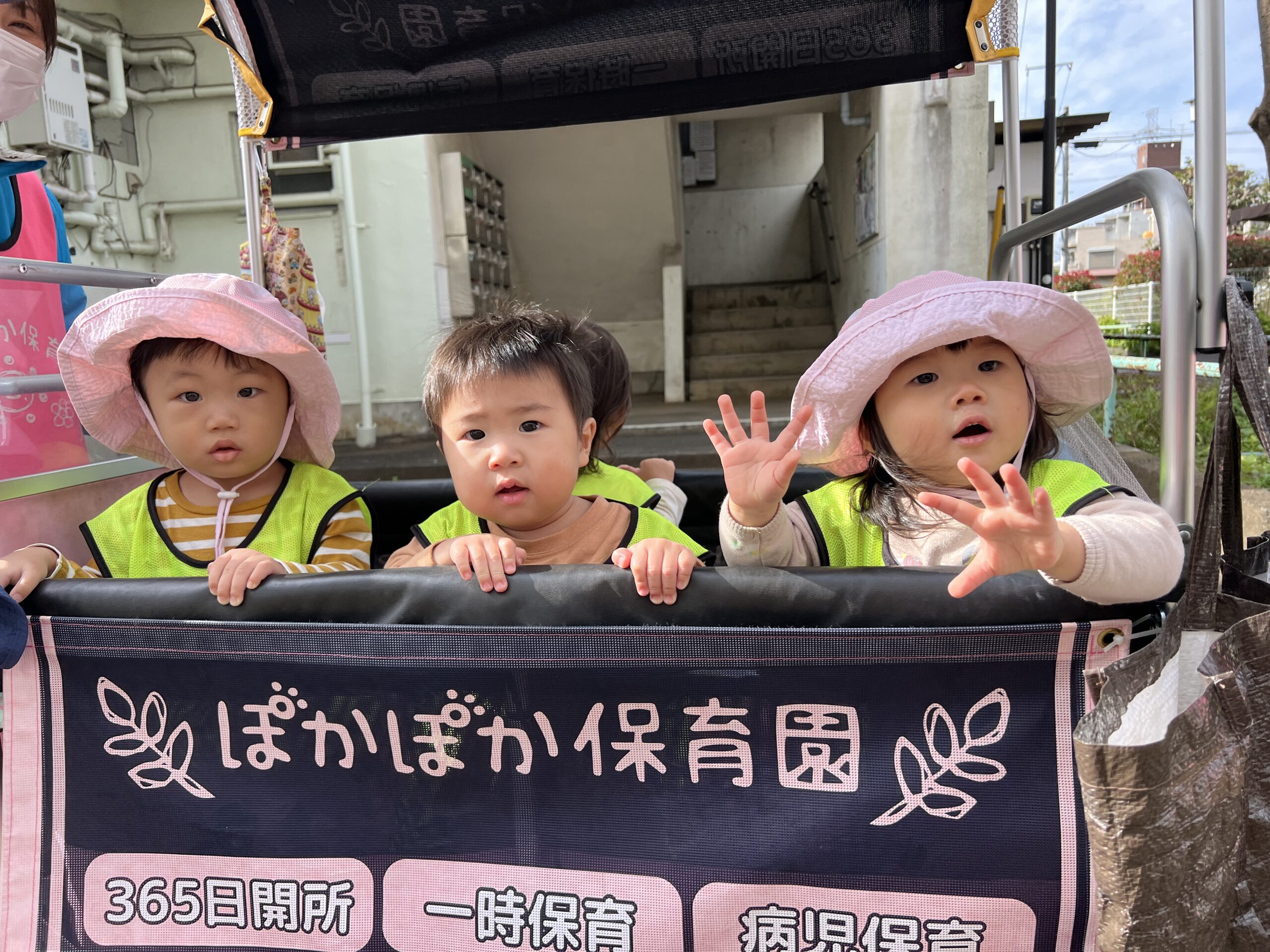 晴れの日!ダンスと砂場で元気満開 ぽかぽか保育園