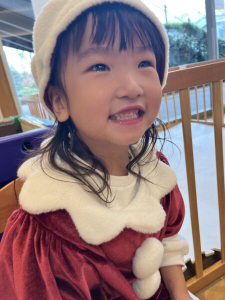 多摩平園にサンタさんが来たよ!ぽかぽか保育園多摩平園