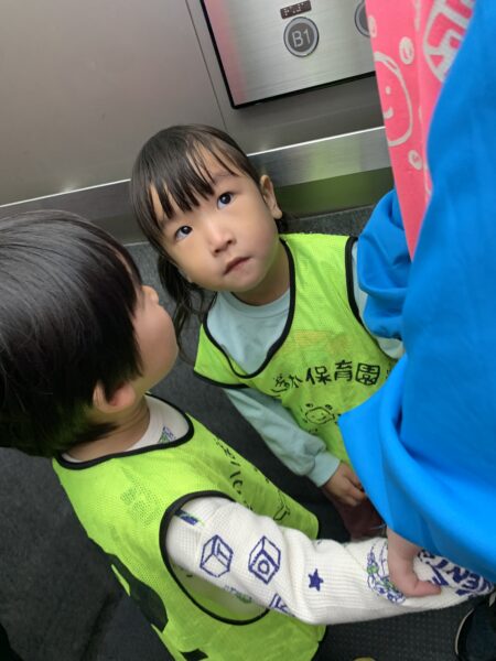 雨の日も笑顔！探検と公園遊び