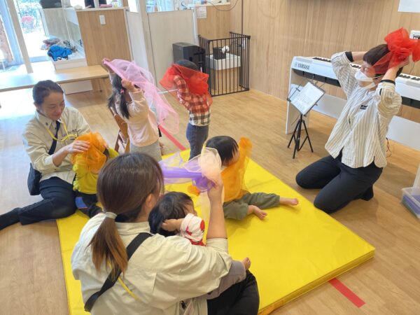 ふわふわとトントン—音楽あそびでつながる日 ぽかぽか保育園多摩平園