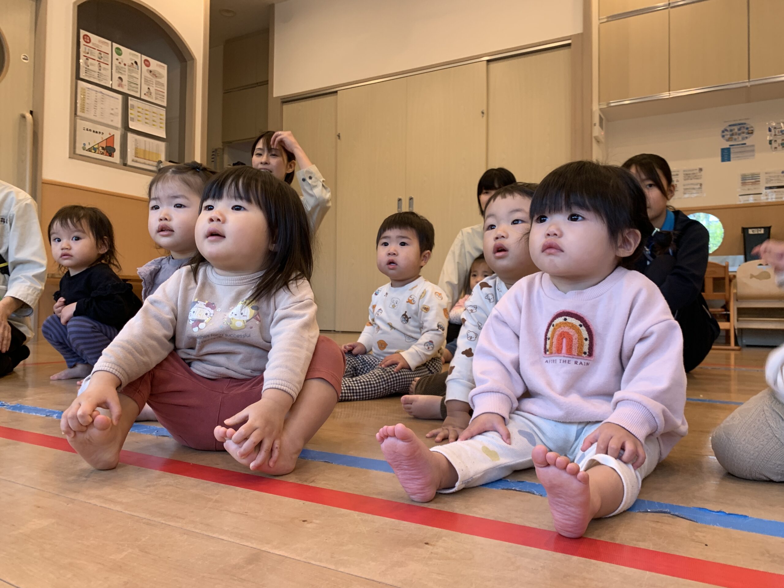 笑顔と元気！秋晴れの音楽＆公園遊び　ぽかぽか保育園高倉園
