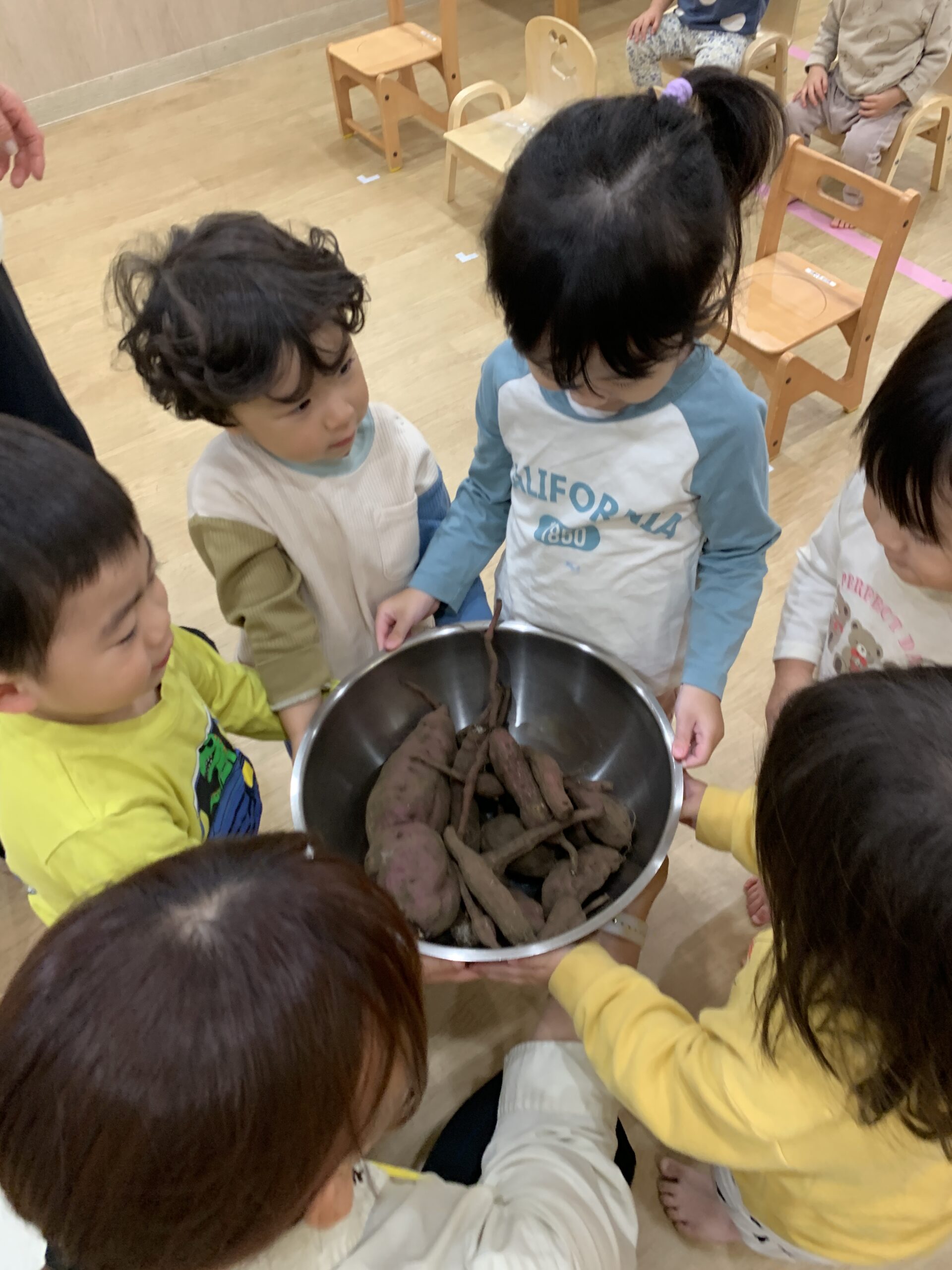 いつもと違うお散歩コース♬笑顔溢れる児童館と公園の一日♡