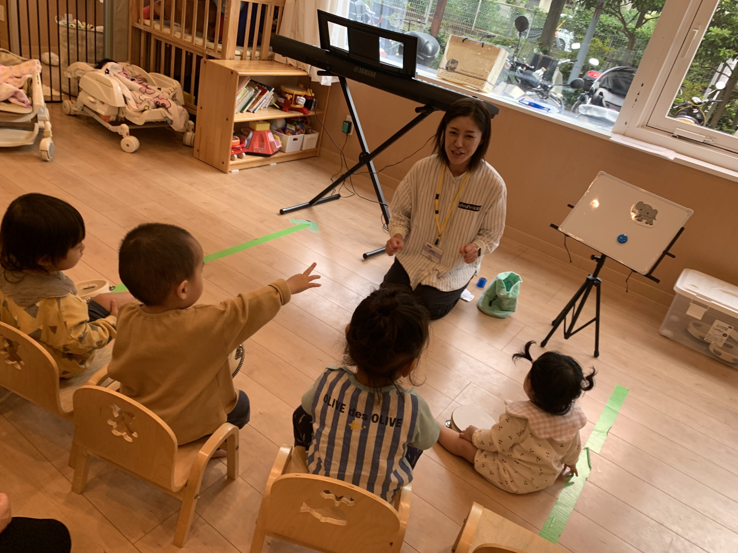 音楽と公園で元気いっぱい！曇りの日も楽しく過ごした一日☆ぽかぽか保育園